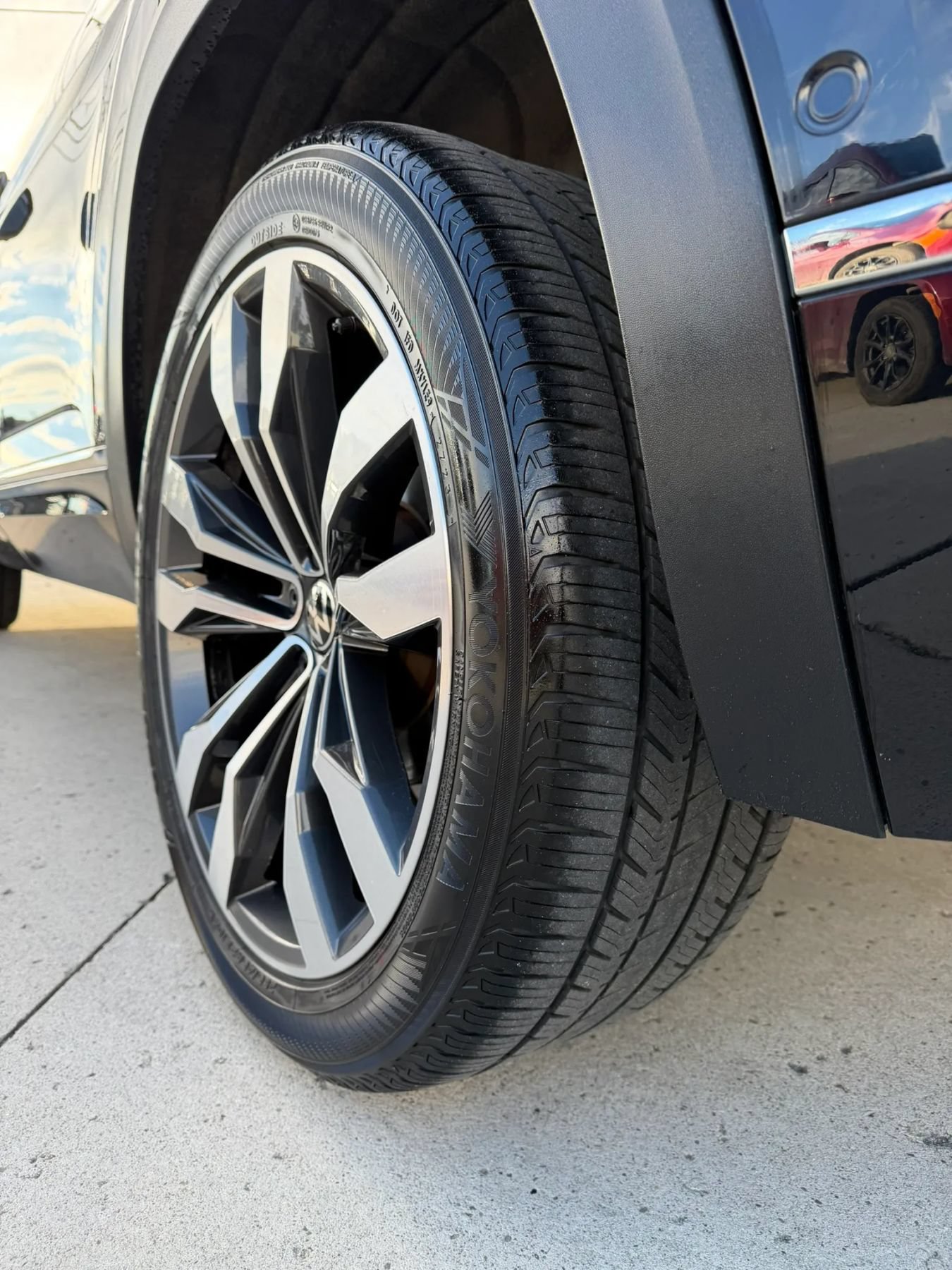Used 2020 Volkswagen Atlas Cross Sport SEL Premium R-Line w/ Cross Sport MDO Package AWD/4WD image 11
