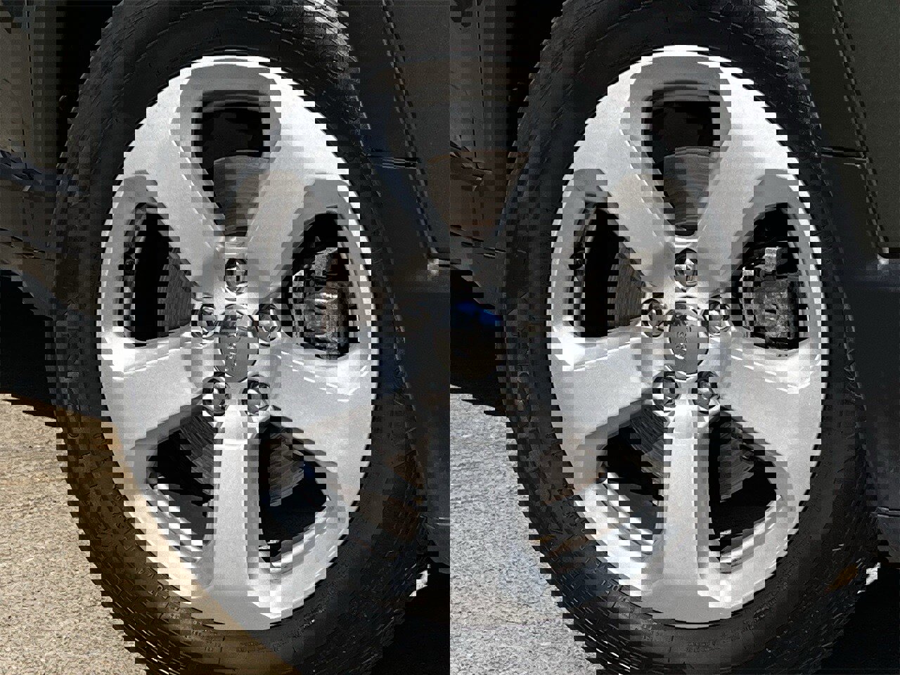 Used 2020 Jeep Compass Latitude w/ Cold Weather Group image 28