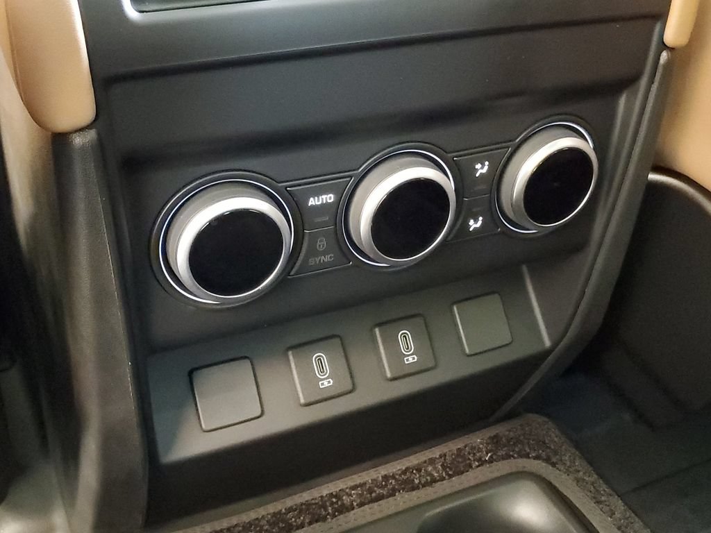 New 2026 Land Rover Defender 130 X-Dynamic SE AWD/4WD image 30