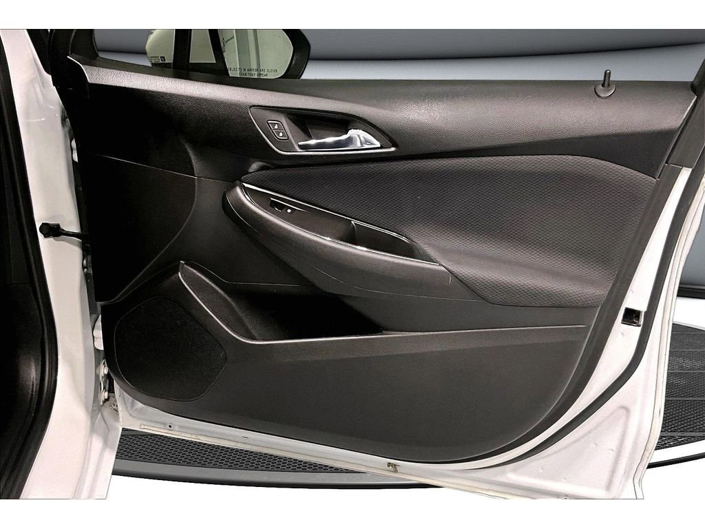Used 2018 Chevrolet Cruze LT FWD image 25