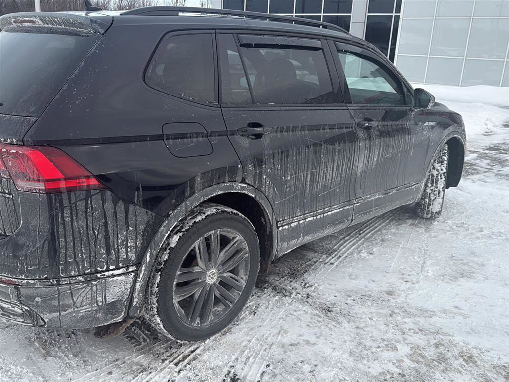 Used 2022 Volkswagen Tiguan SE R-Line image 2