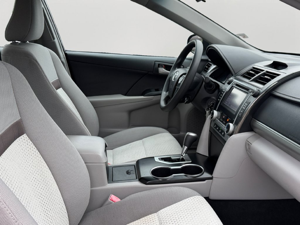 Used 2014 Toyota Camry LE FWD image 7