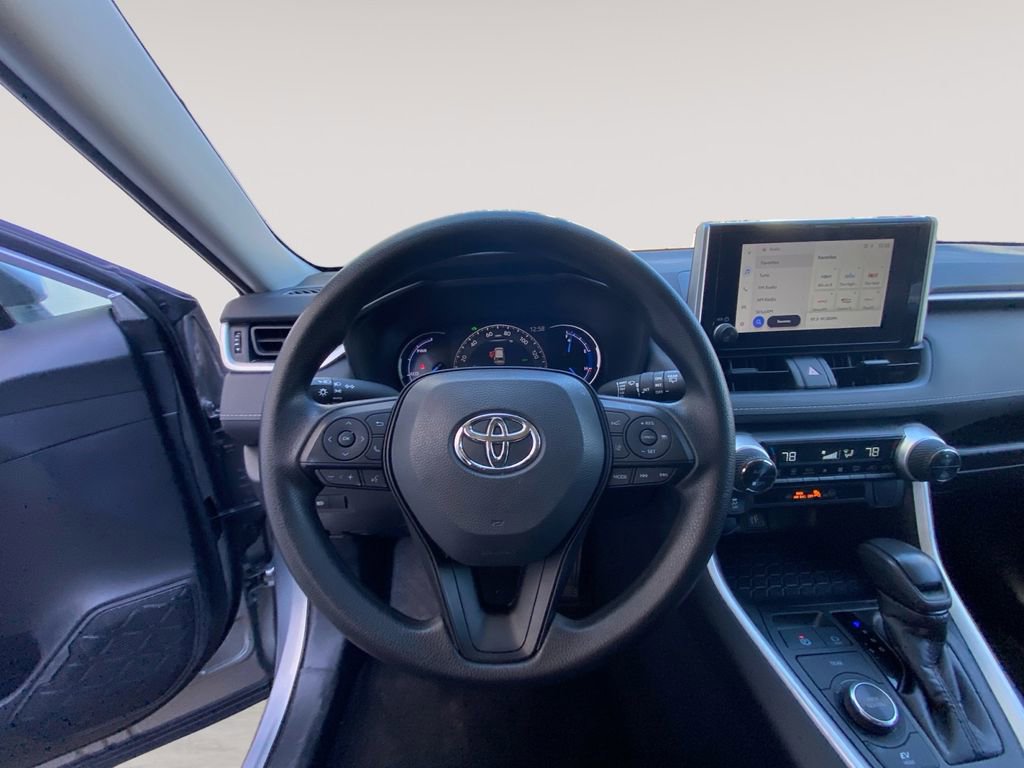 Used 2025 Toyota RAV4 XLE AWD/4WD image 12