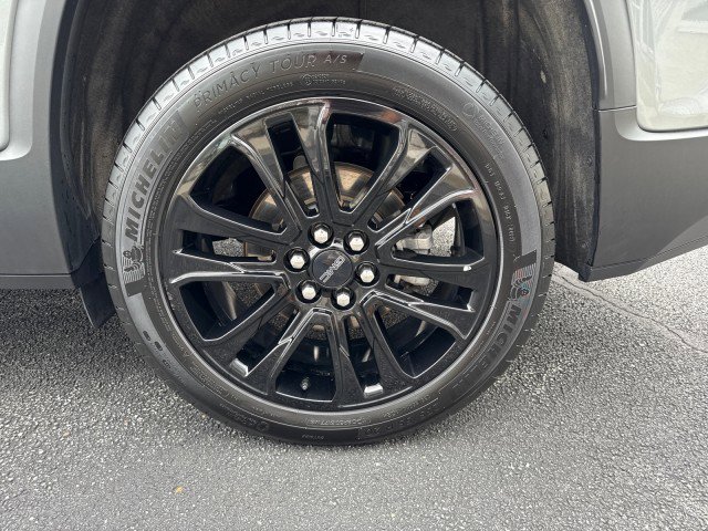 Used 2023 GMC Acadia SLE w/ Driver Convenience Package image 11