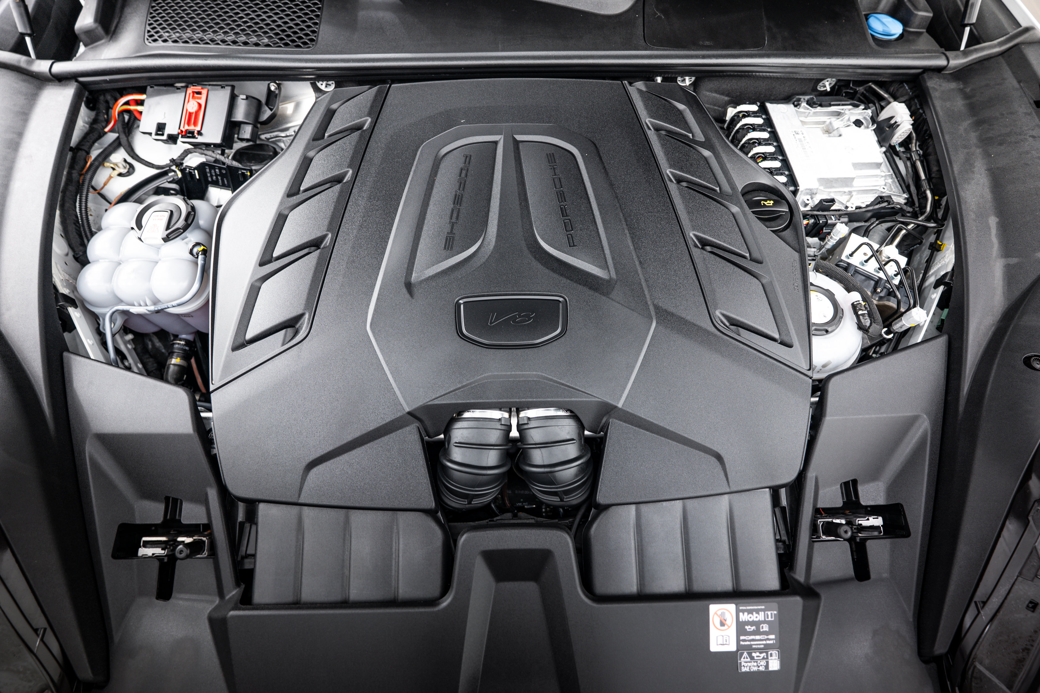 Certified 2025 Porsche Cayenne Turbo AWD/4WD image 24