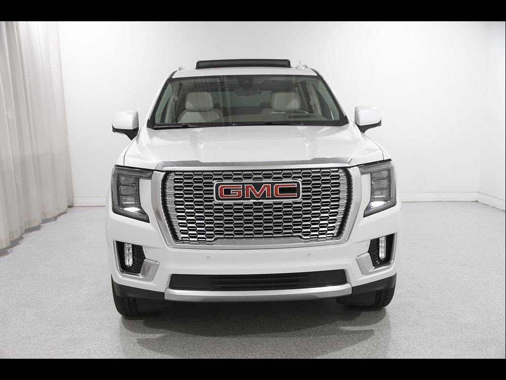 Used 2021 GMC Yukon Denali w/ Denali Premium Package AWD/4WD image 2