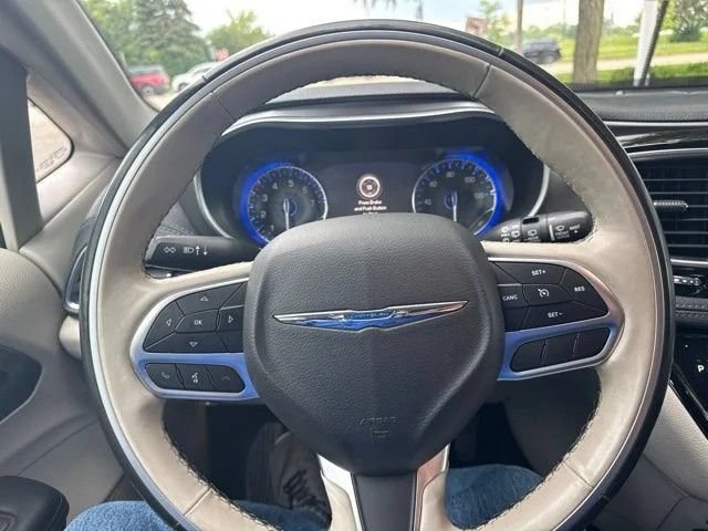 Used 2019 Chrysler Pacifica Limited FWD image 31