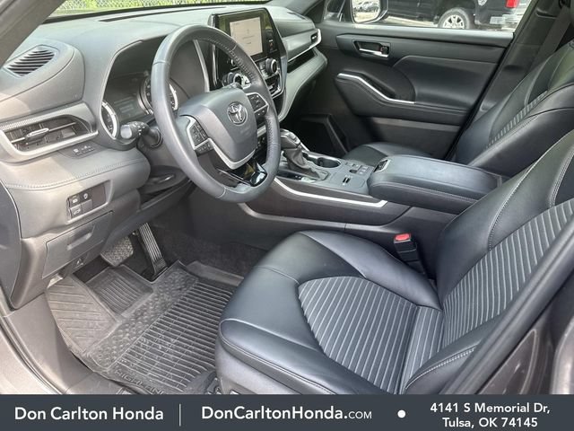 Used 2024 Toyota Highlander XSE FWD image 13