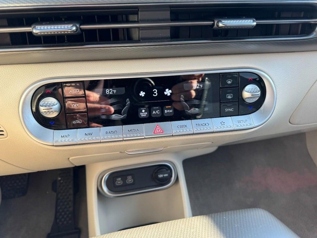 Certified 2025 Genesis GV60 Advanced image 23