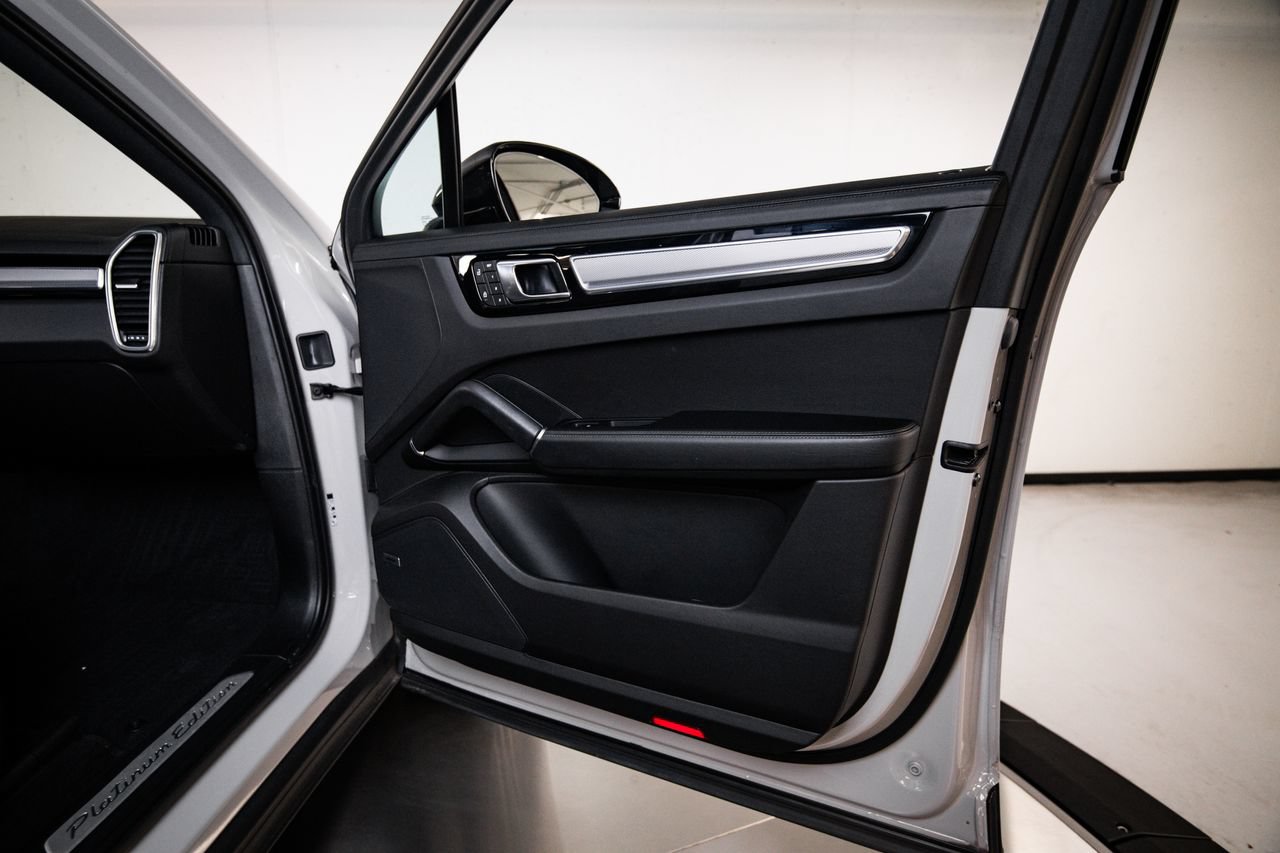 Certified 2023 Porsche Cayenne Platinum Edition AWD/4WD image 27