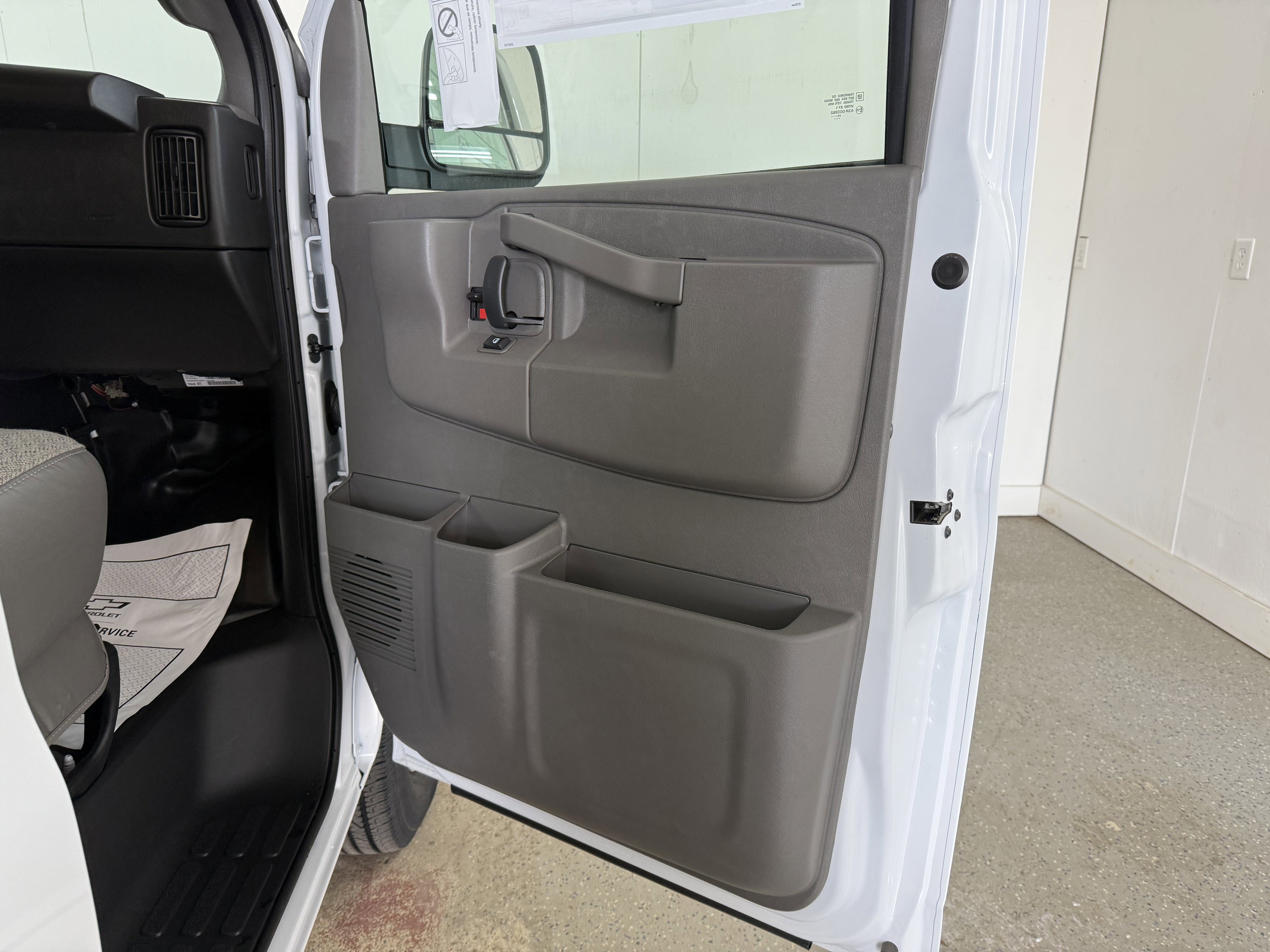 New 2025 Chevrolet Express 3500 w/ Driver Convenience Package image 28