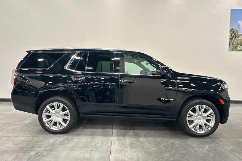 Used 2021 Chevrolet Tahoe High Country w/ Premium Package RWD image 3
