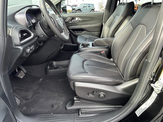 New 2026 Chrysler Pacifica Select image 10