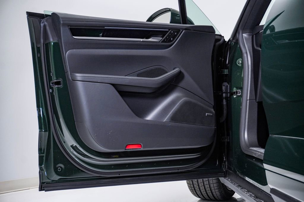 New 2026 Porsche Macan 4 Electric image 25