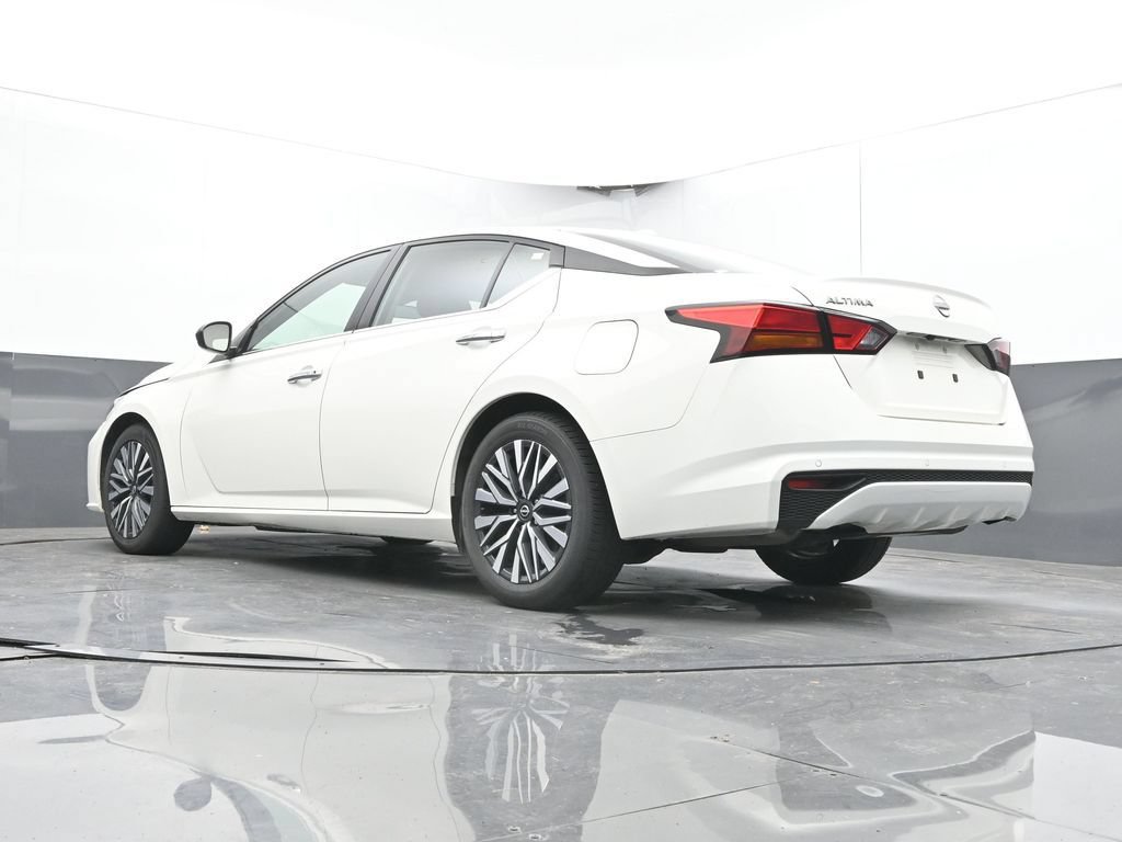 Used 2025 Nissan Altima 2.5 SV FWD image 49