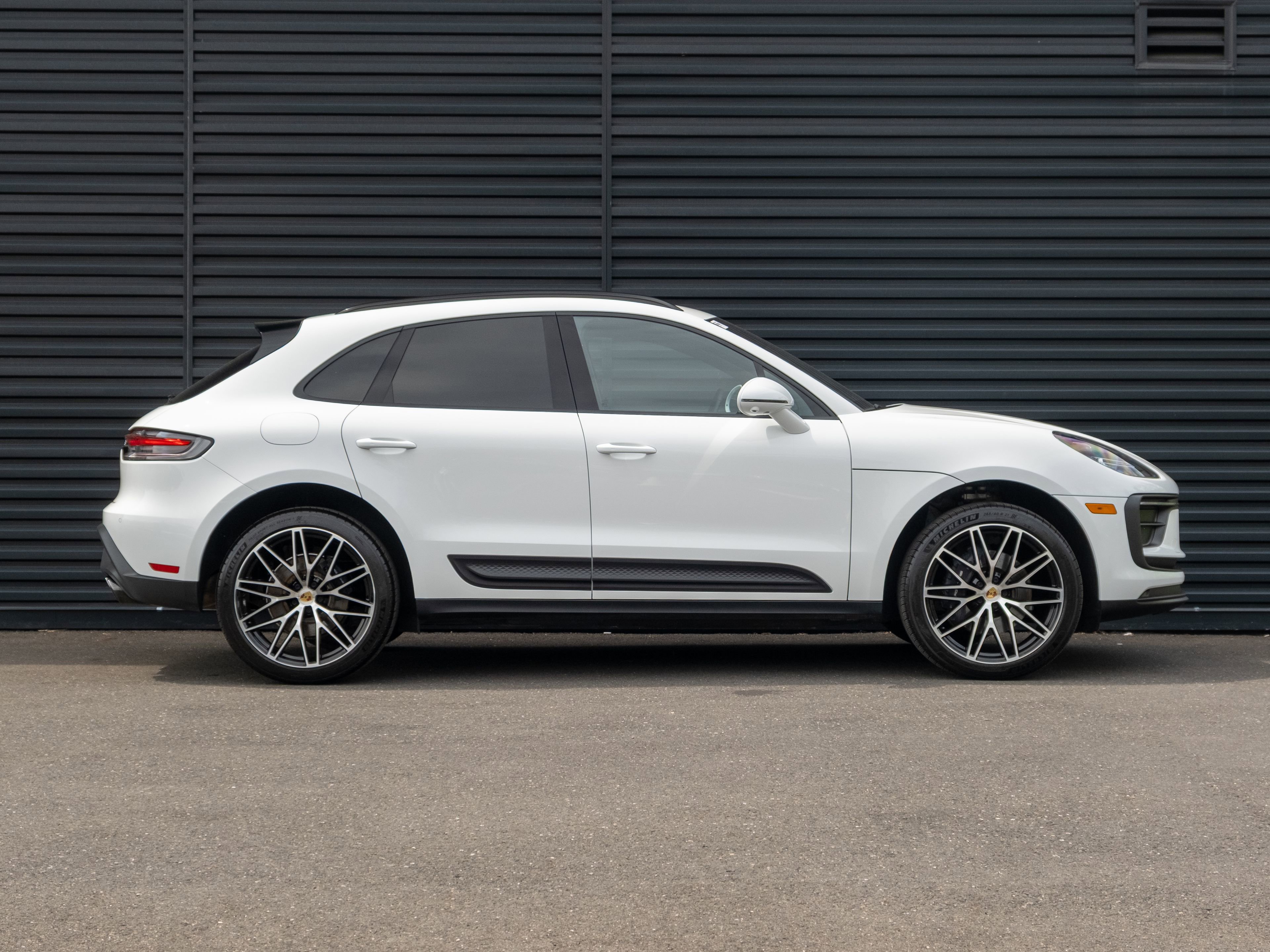 Certified 2026 Porsche Macan AWD/4WD image 9