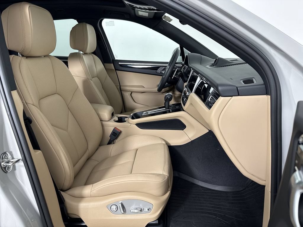 New 2026 Porsche Macan AWD/4WD image 24