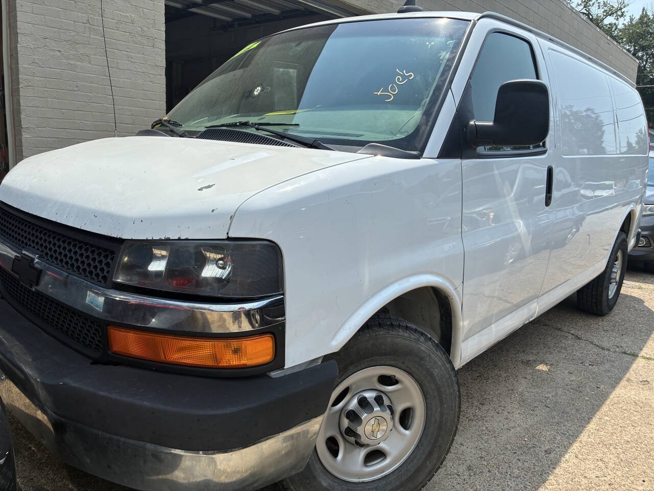 Used 2020 Chevrolet Express 2500 RWD image 2