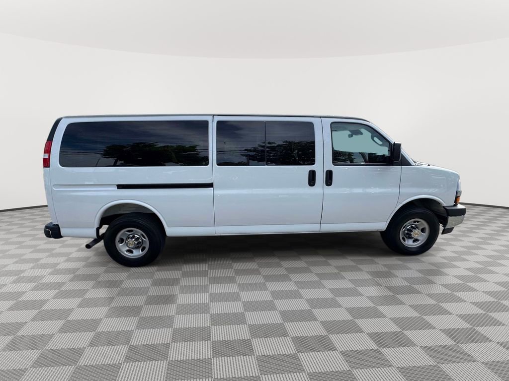 Used 2025 Chevrolet Express 3500 LT w/ LT Preferred Equipment Group RWD image 7