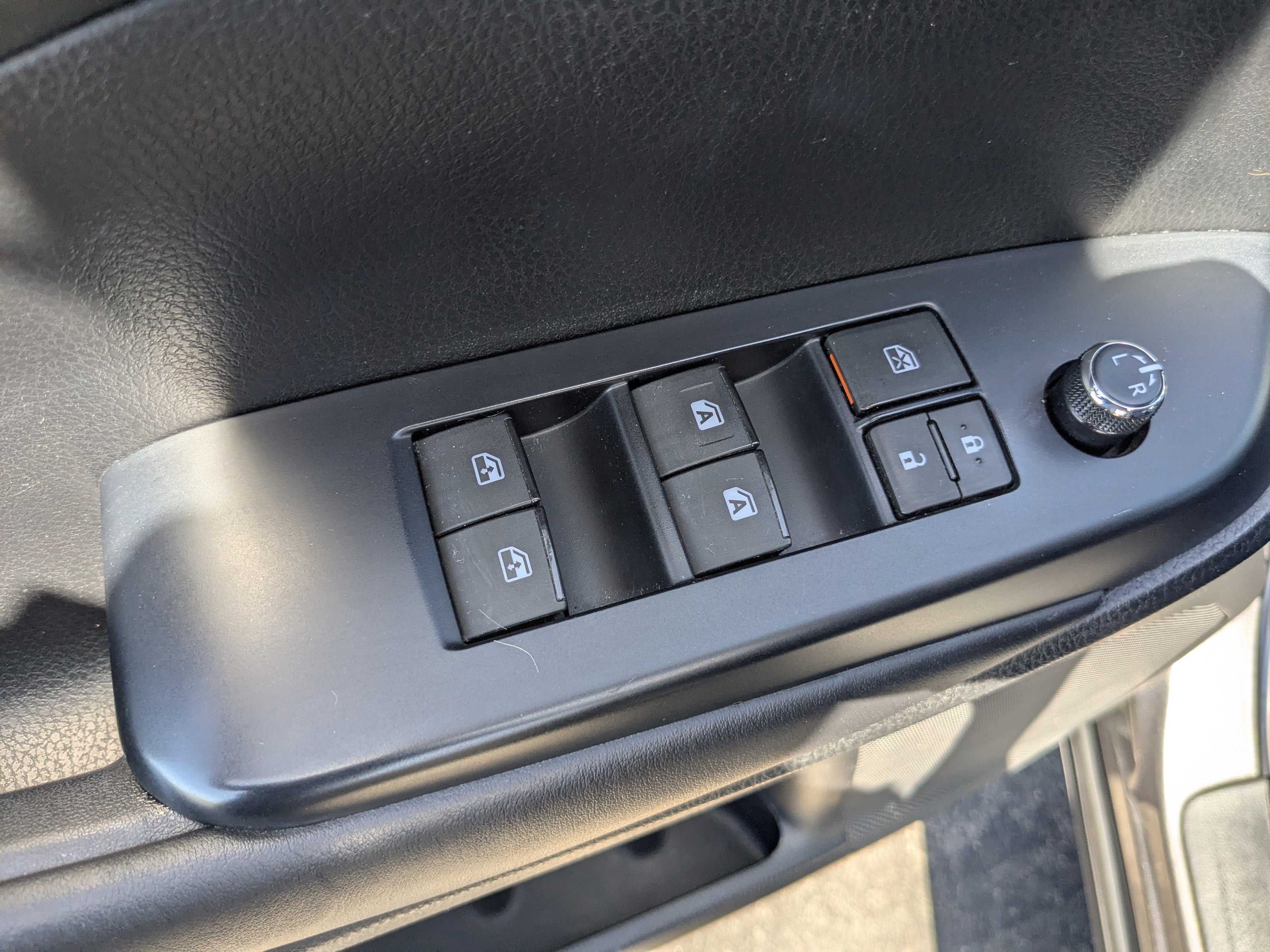 Used 2019 Toyota Highlander SE FWD image 20