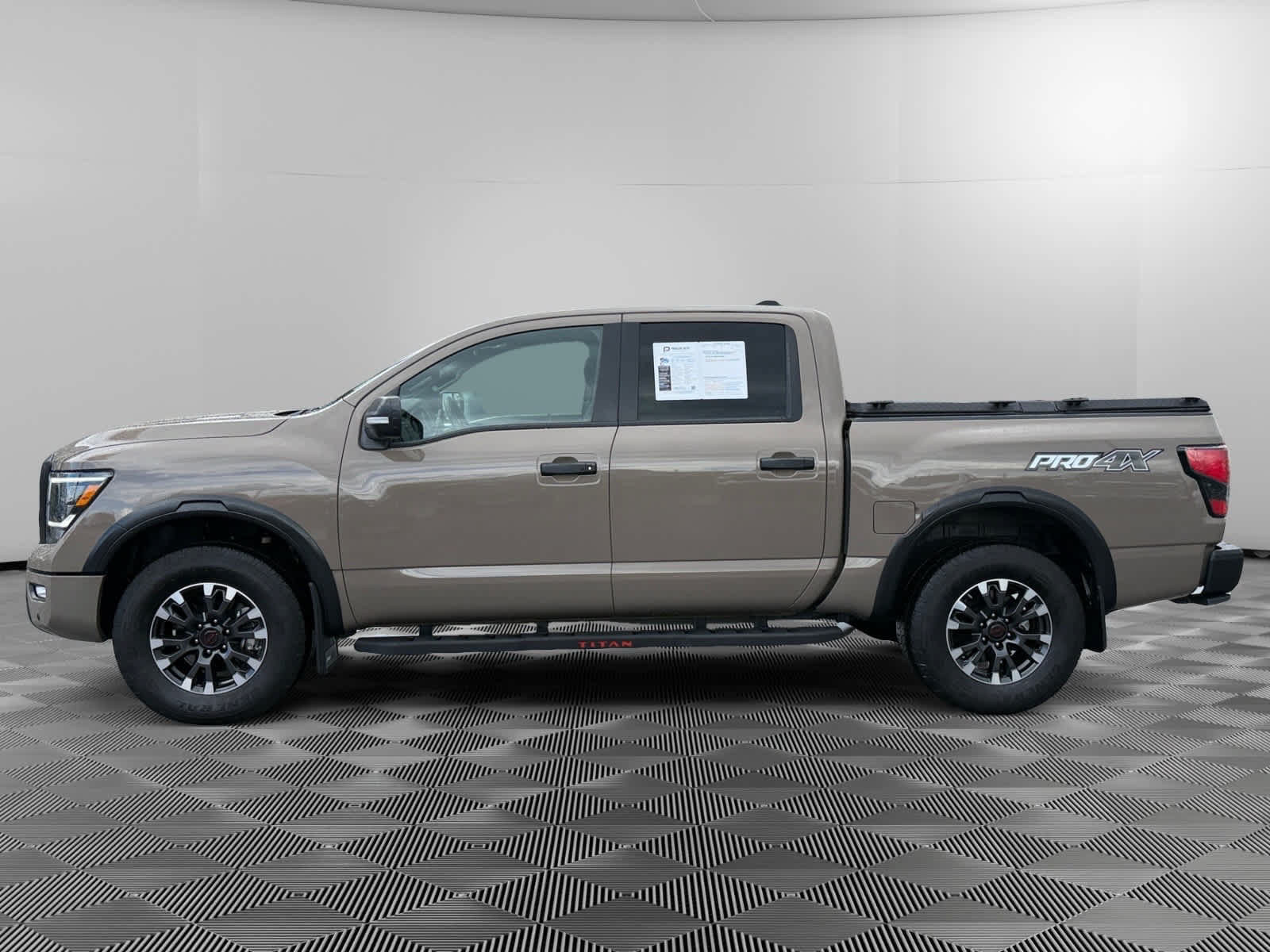 Used 2024 Nissan Titan PRO-4X w/ Pro-4x Convenience Package AWD/4WD image 2