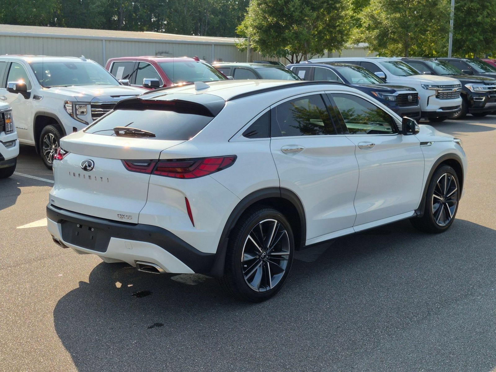 Used 2023 INFINITI QX55 Essential AWD/4WD image 3