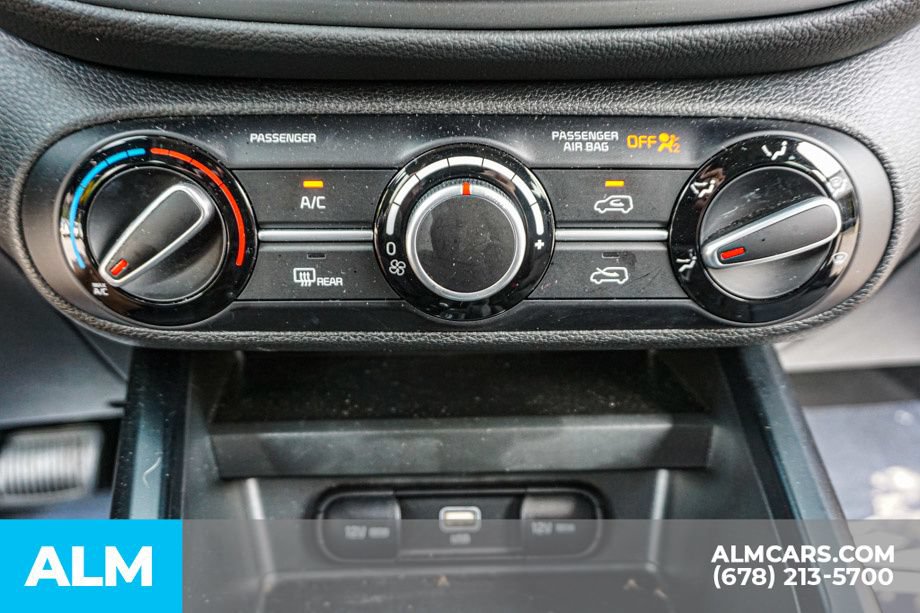 Used 2025 Kia Soul LX w/ LX Technology Package FWD image 40