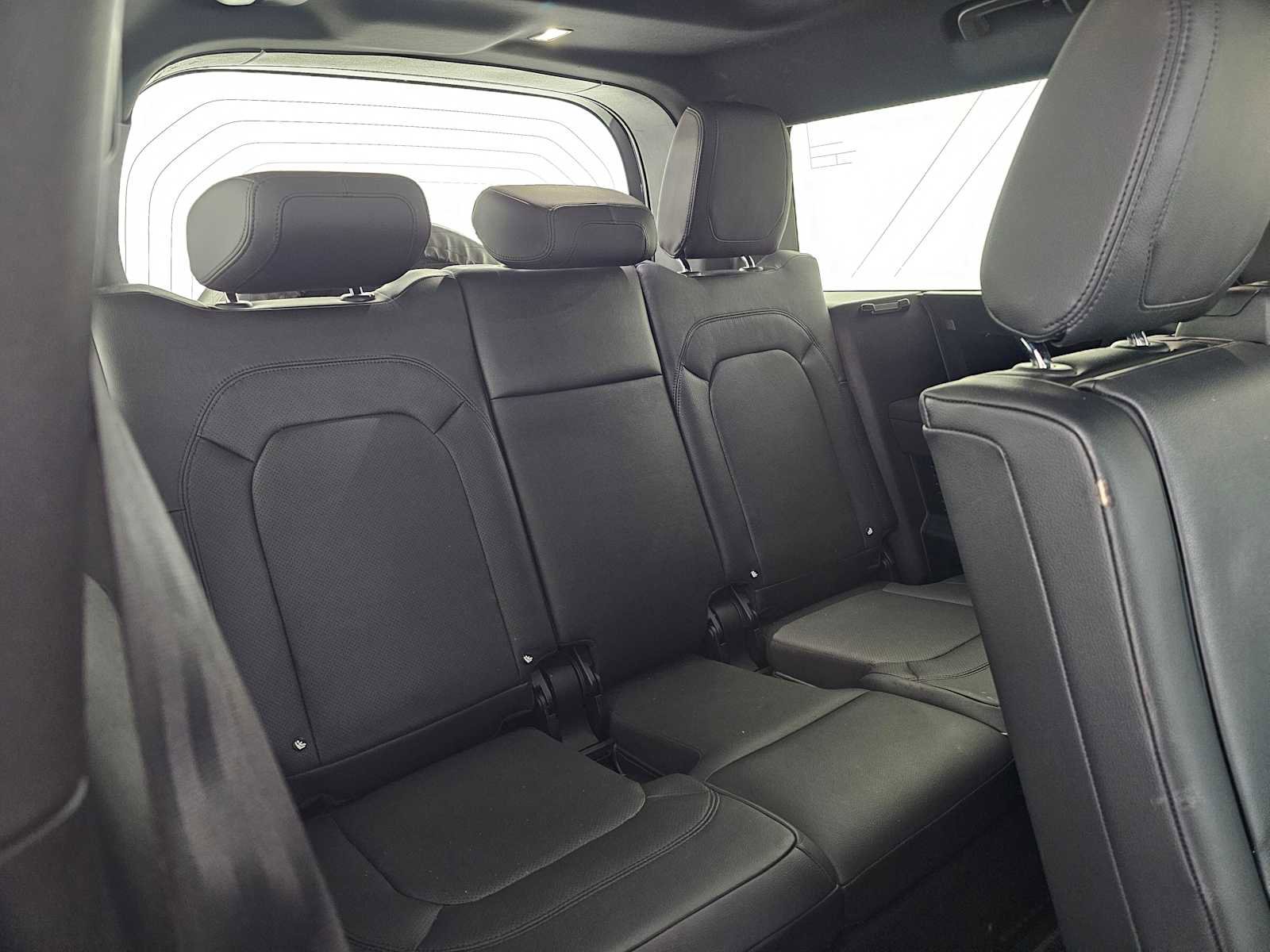 Used 2023 Land Rover Defender 130 S image 13