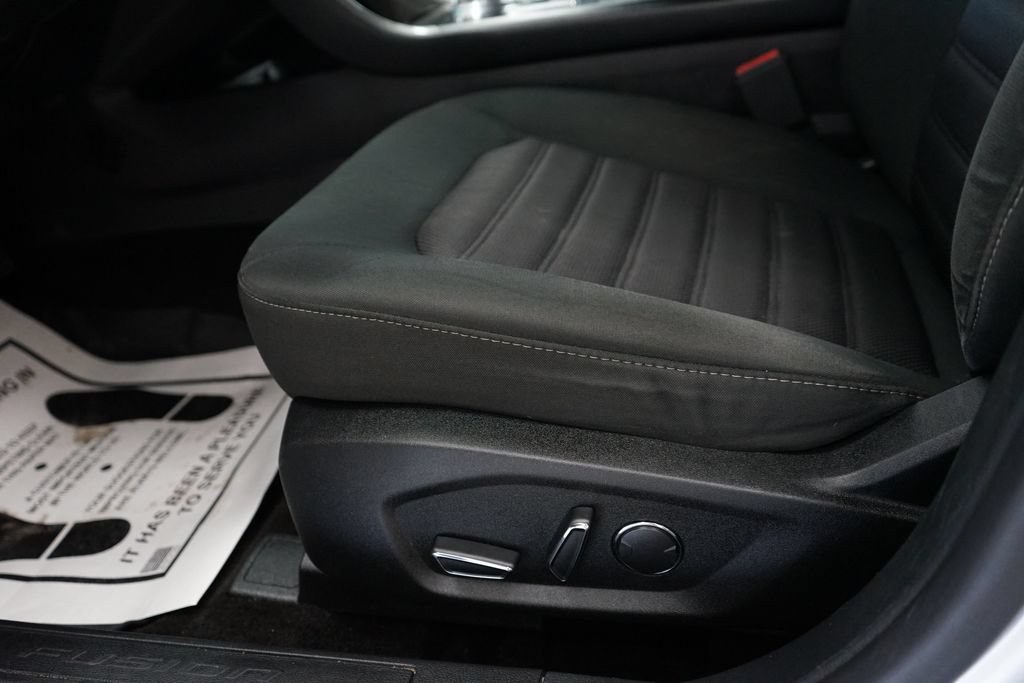 Used 2018 Ford Fusion SE w/ Fusion SE Technology Package FWD image 27