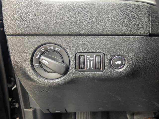 Used 2015 Dodge Charger SE w/ Sport Appearance Group image 13