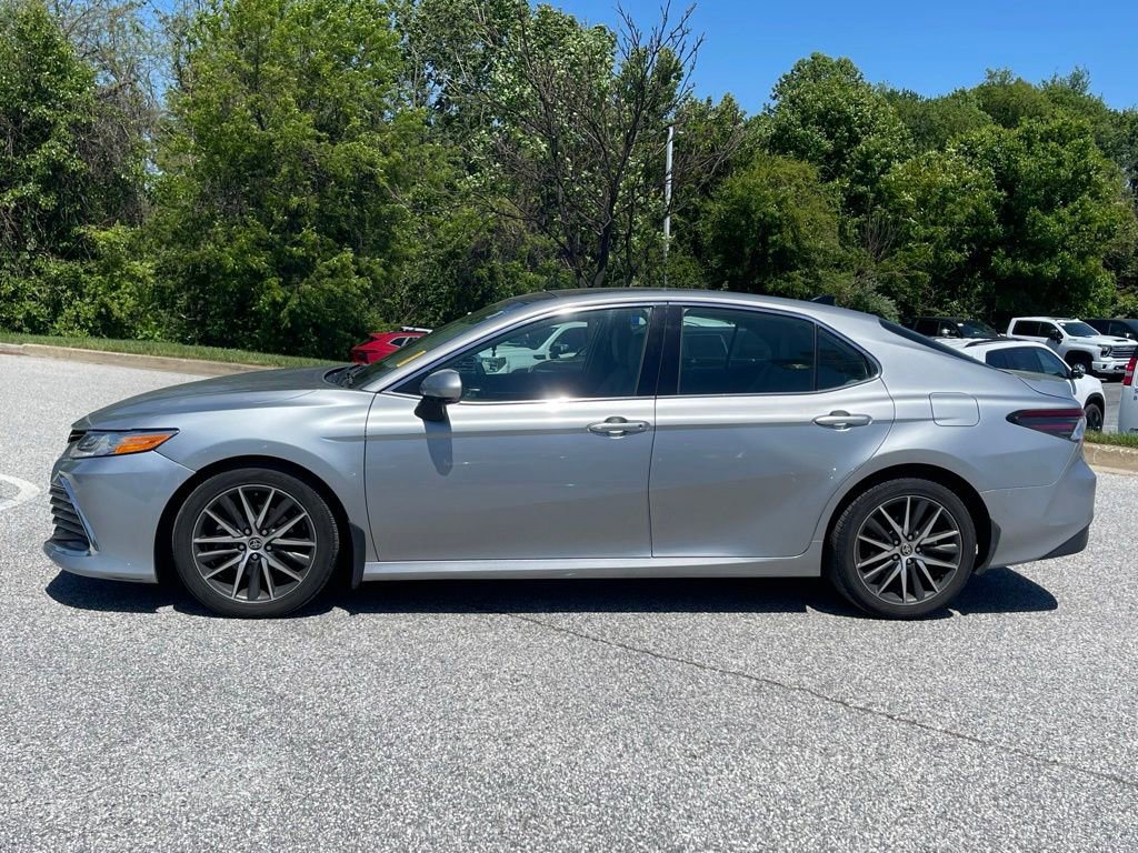 Used 2022 Toyota Camry XLE w/ Cold Weather Package FWD image 8