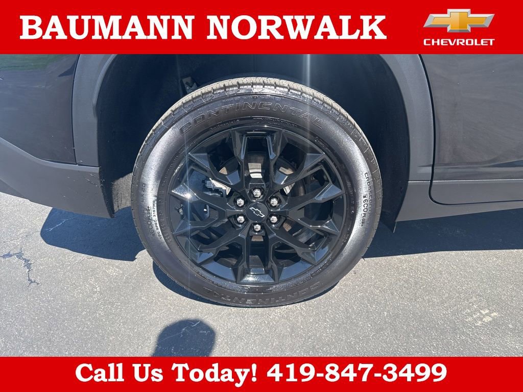 Used 2025 Chevrolet Traverse LT w/ Midnight/Sport Edition AWD/4WD image 21