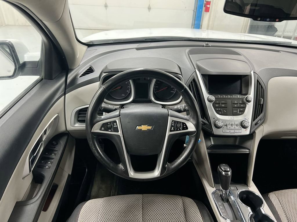 Used 2017 Chevrolet Equinox LT w/ Convenience Package image 11