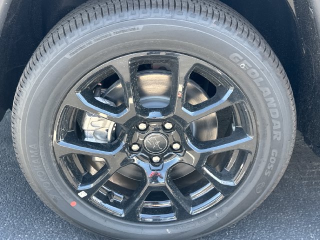 New 2026 Jeep Compass Latitude AWD/4WD image 24