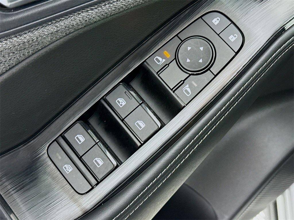 Used 2023 Nissan Rogue SV image 18