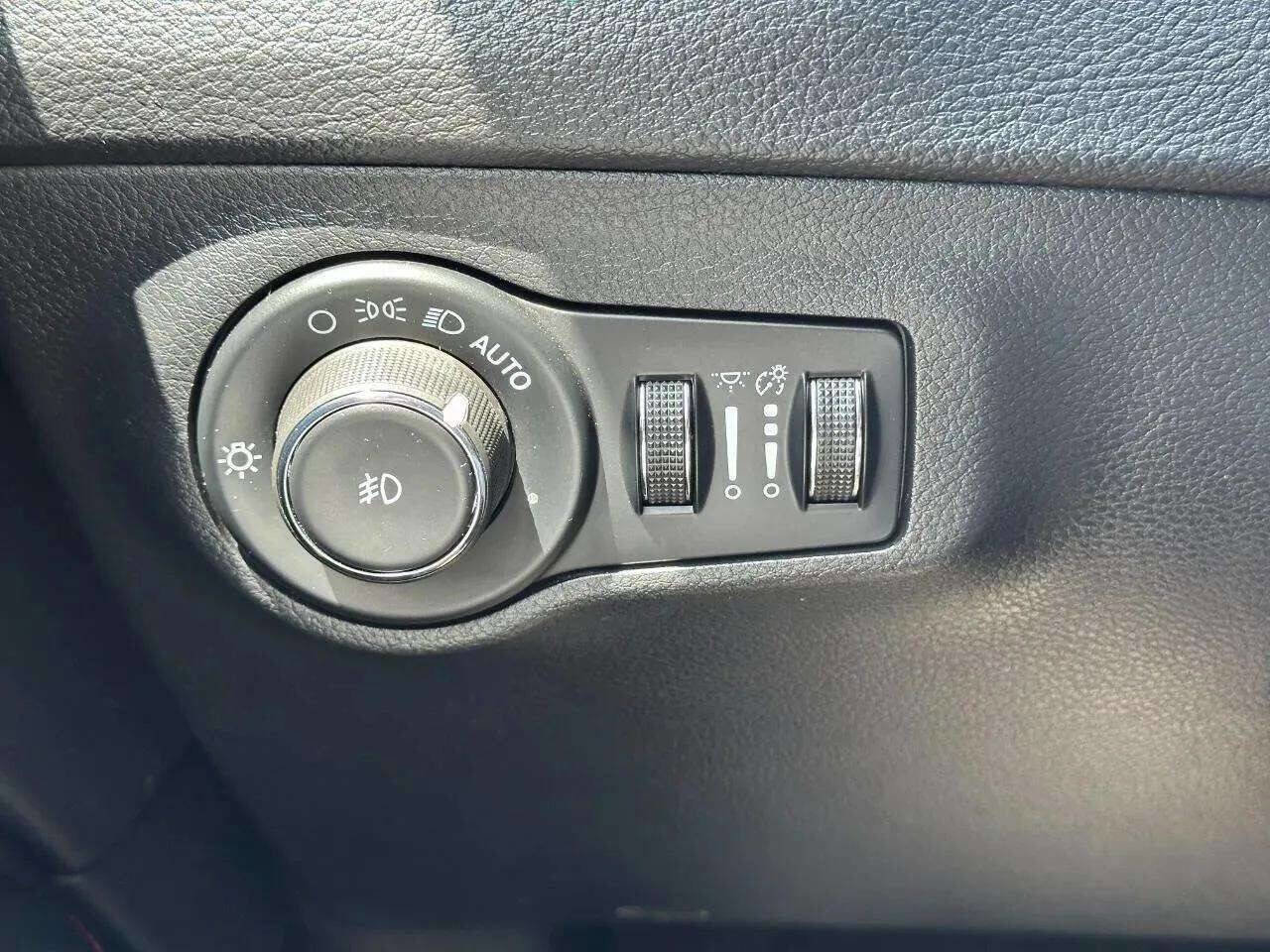 Used 2021 Jeep Compass Trailhawk image 29