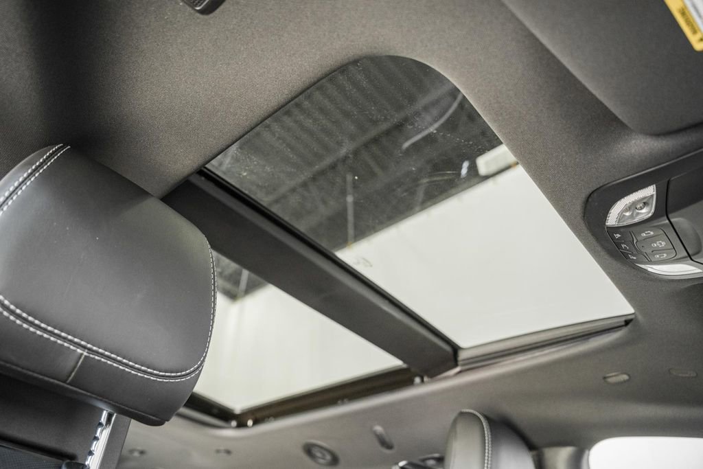 New 2026 Chrysler Pacifica Limited w/ Uconnect Theater Family Group image 34