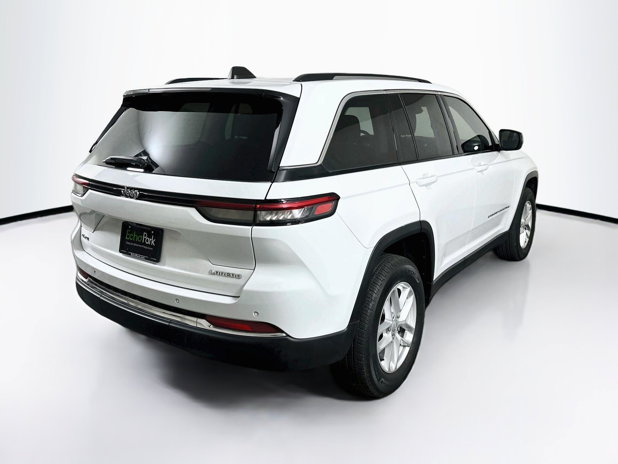 Used 2023 Jeep Grand Cherokee Laredo w/ Luxury Tech Group I AWD/4WD image 9