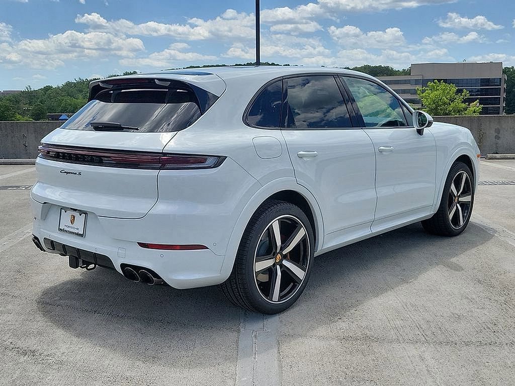 Certified 2024 Porsche Cayenne S image 4
