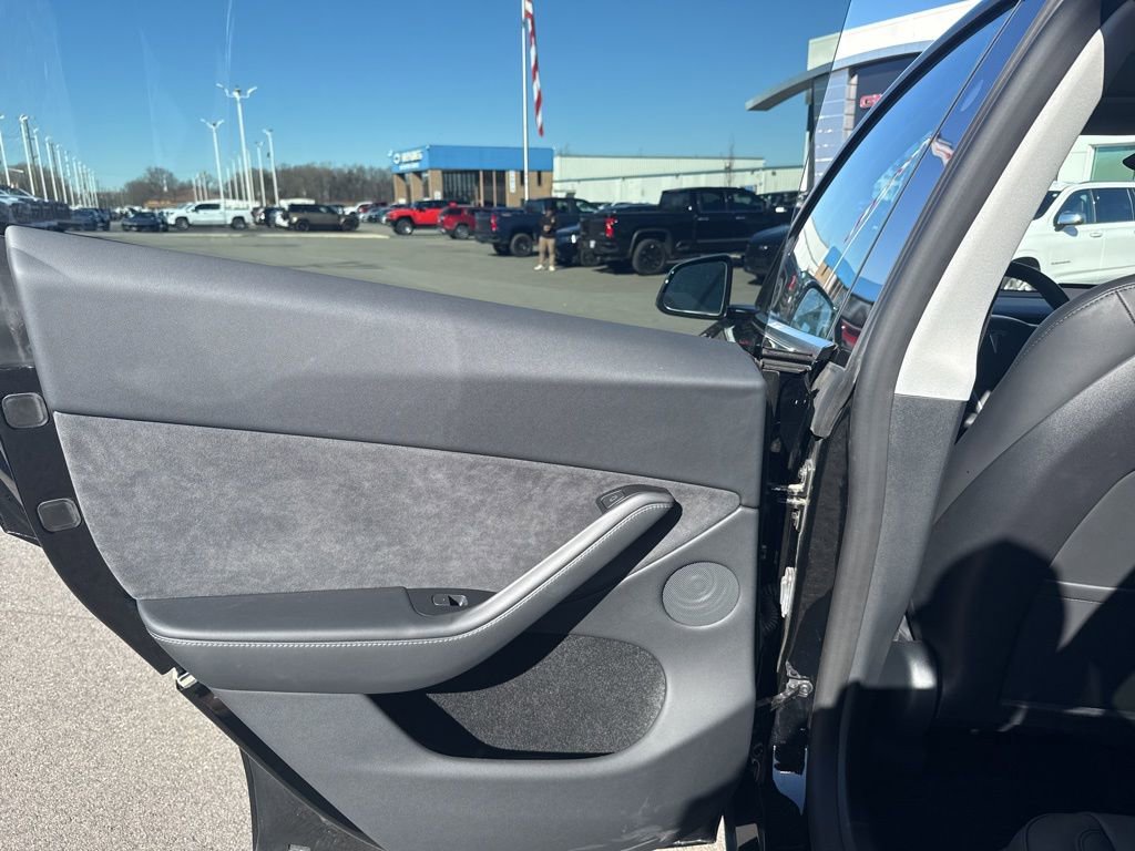 Used 2024 Tesla Model Y Long Range image 29