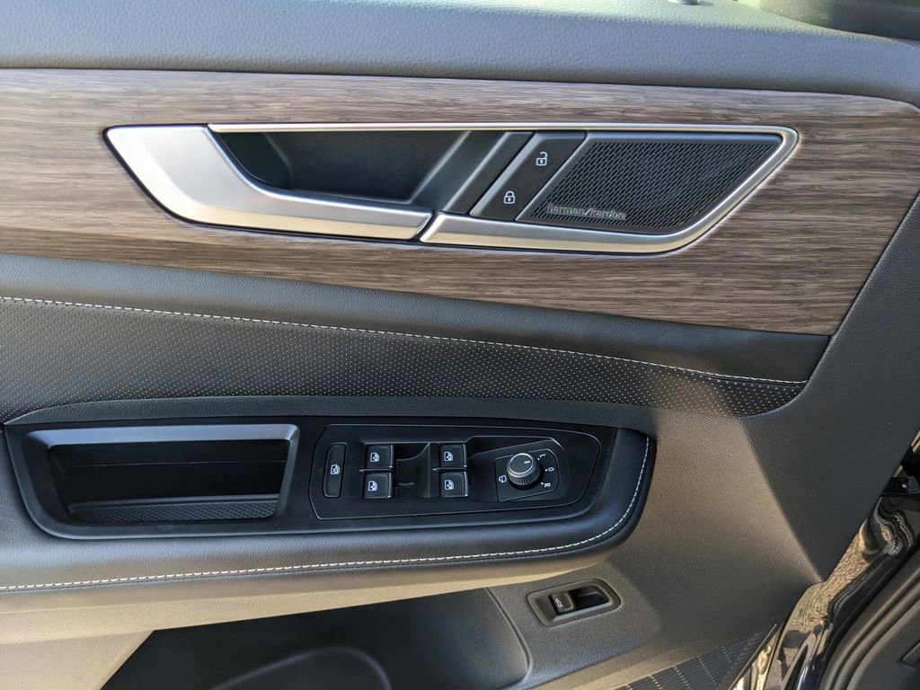 Used 2025 Volkswagen Atlas SEL Premium R-Line image 20