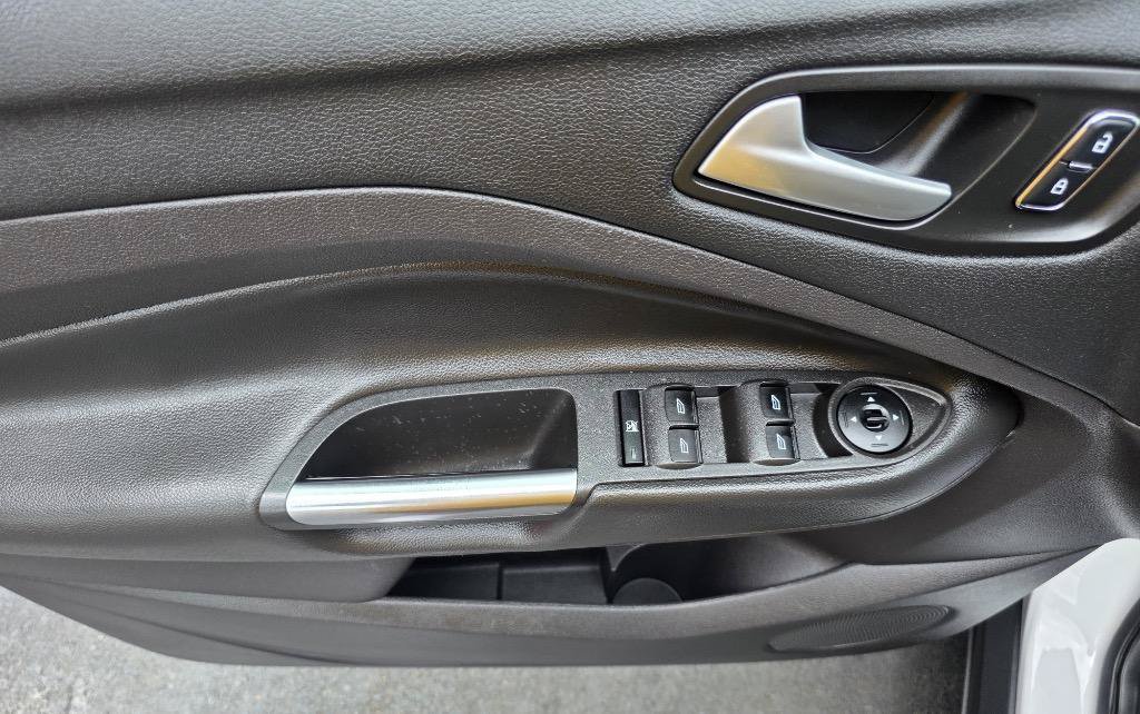 Used 2016 Ford Escape SE FWD image 11