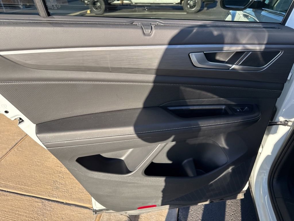 Used 2025 Volkswagen Atlas Cross Sport SE image 25