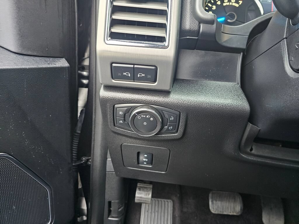 Used 2016 Ford F150 Platinum w/ Equipment Group 701A Luxury AWD/4WD image 21