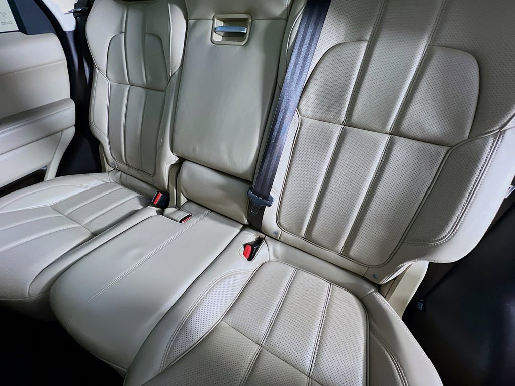 Used 2016 Land Rover Range Rover Sport HSE image 26