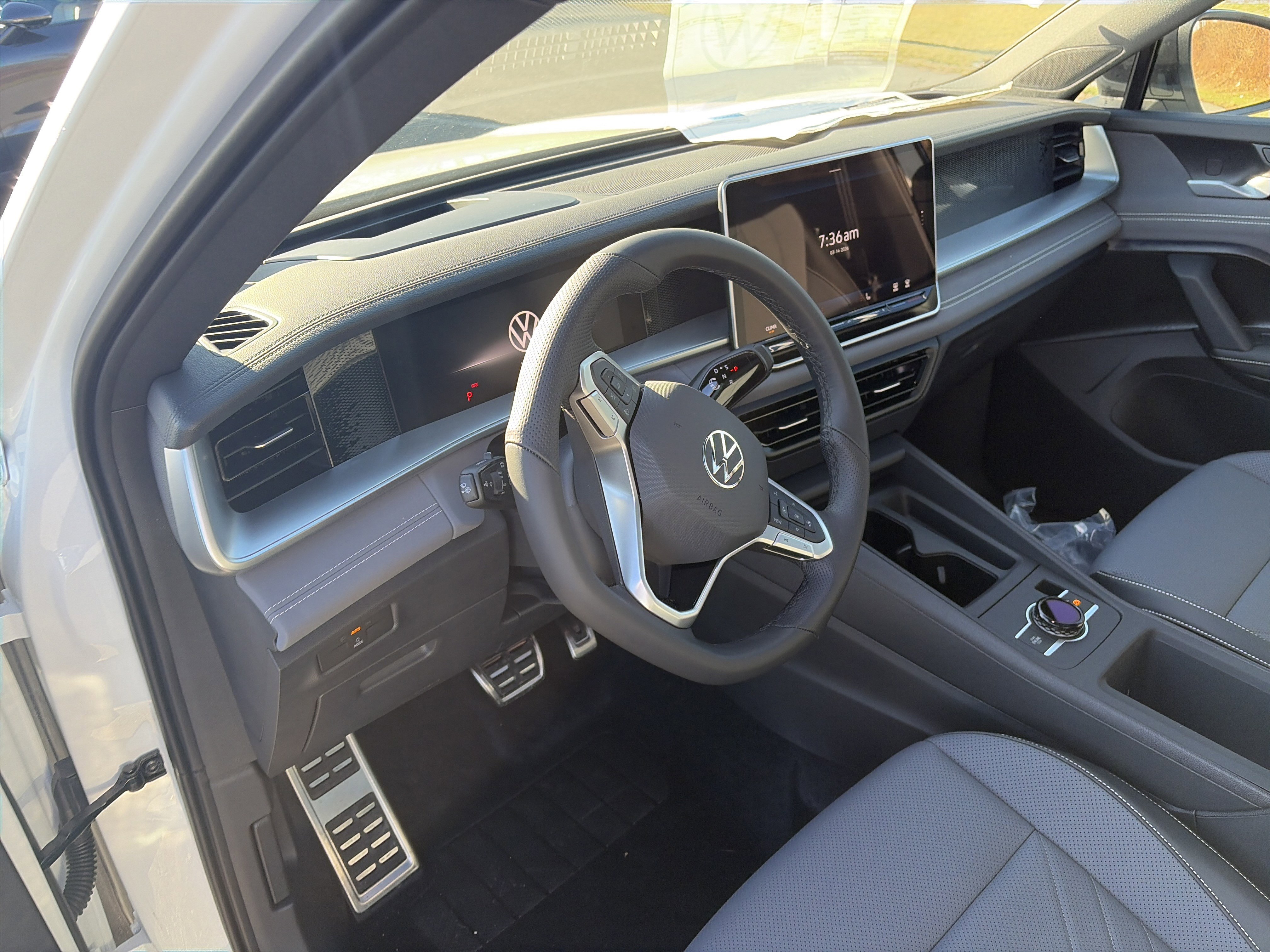 New 2026 Volkswagen Tiguan SE R-Line AWD/4WD image 13