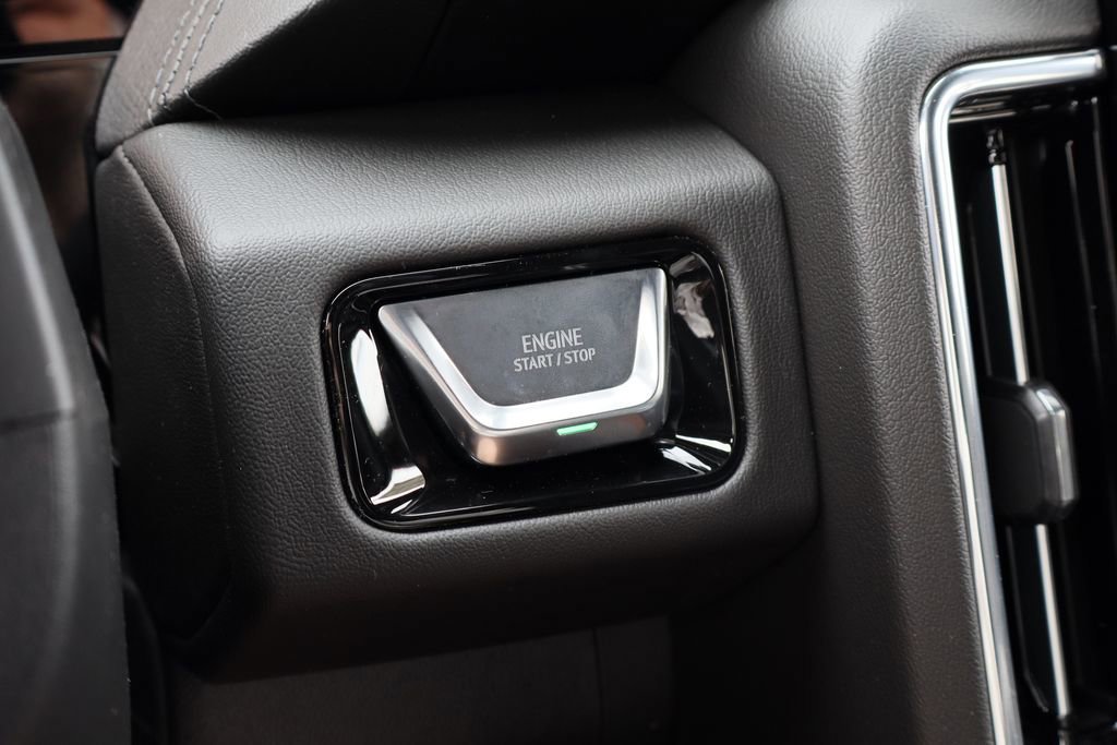 New 2026 GMC Yukon Denali w/ Sun & Power Step Package image 12