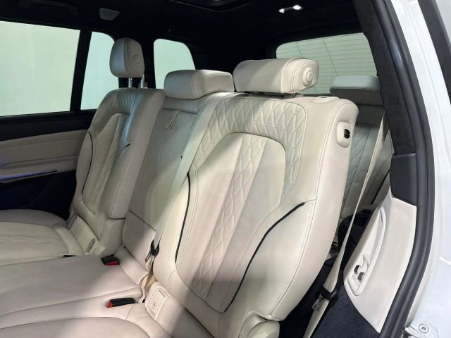 Used 2020 BMW X7 M50i w/ Dynamic Handling Package image 24