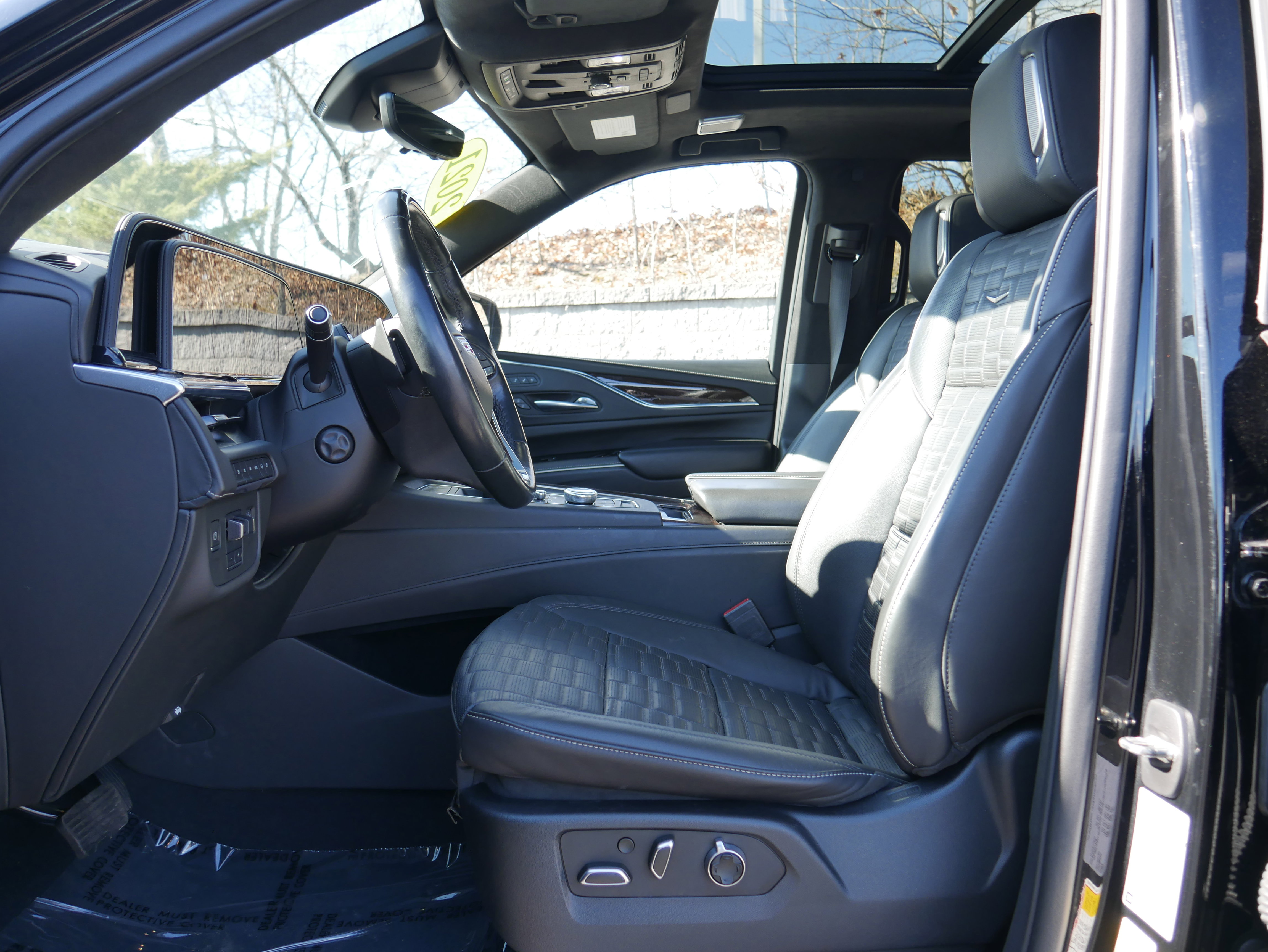 Used 2021 Cadillac Escalade Premium Luxury Platinum w/ Heavy-Duty Trailer Package image 16