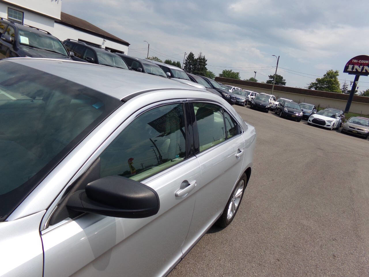 Used 2016 Ford Taurus SE image 31